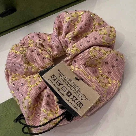 Gucci Pink and Gold Patterned Hair Scrunchie display picture 2